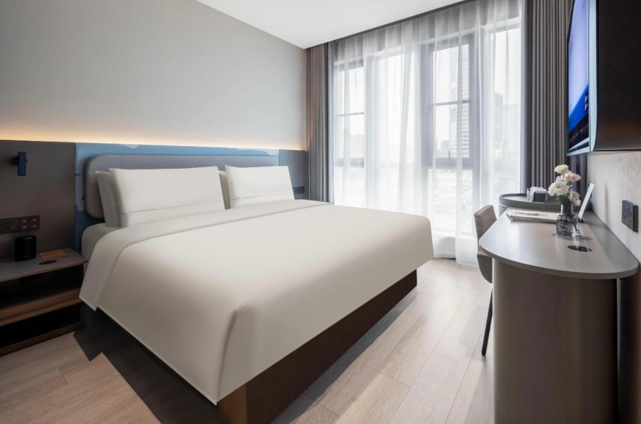 Bund Jinling East Road Light Hotel 4*