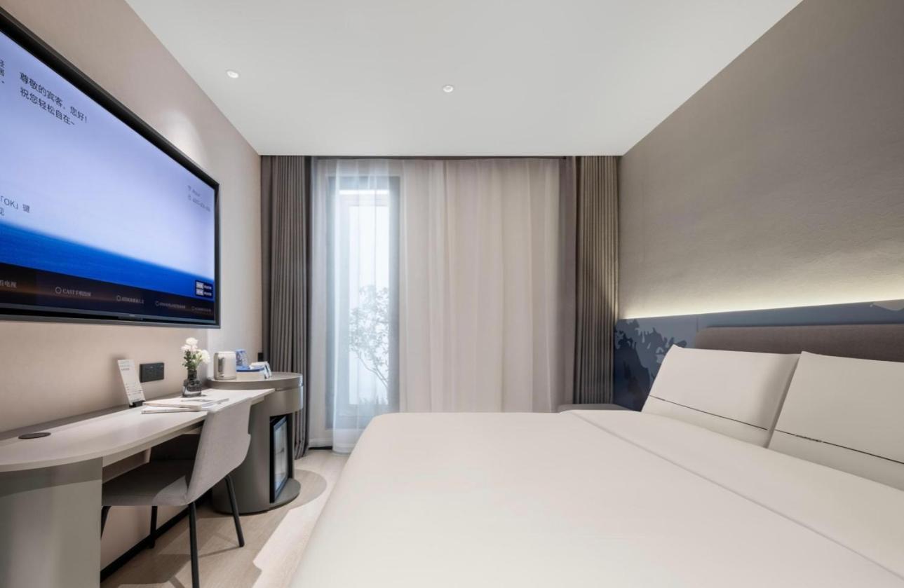 Bund Jinling East Road Light Hotel 4*