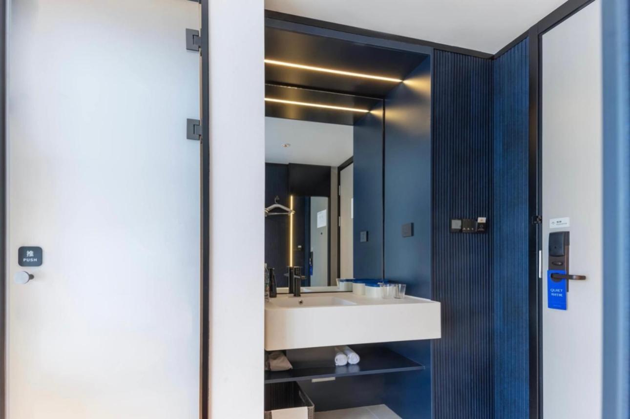 Bund Jinling East Road Light 4* Shanghai