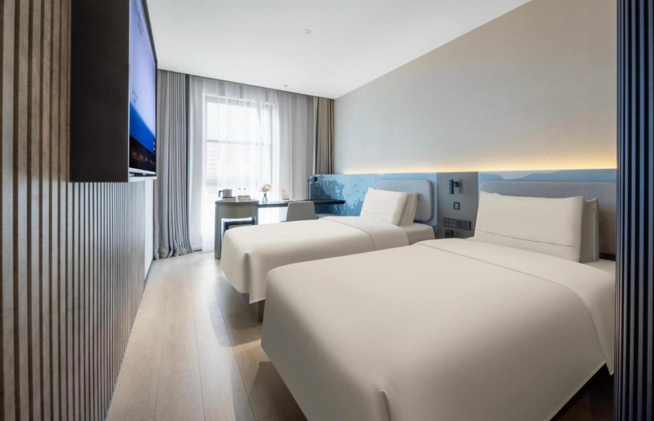 Bund Jinling East Road Light 4*