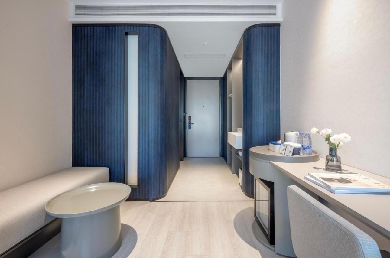 Bund Jinling East Road Light Hotel 4*